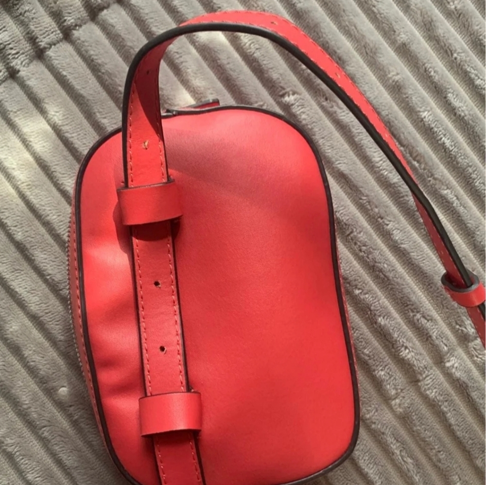 NWT! GUESS Caviar Quilted Large Zip Around Gussetted Belt Bag Bum Bag Coral Neon - Picture 8 of 17